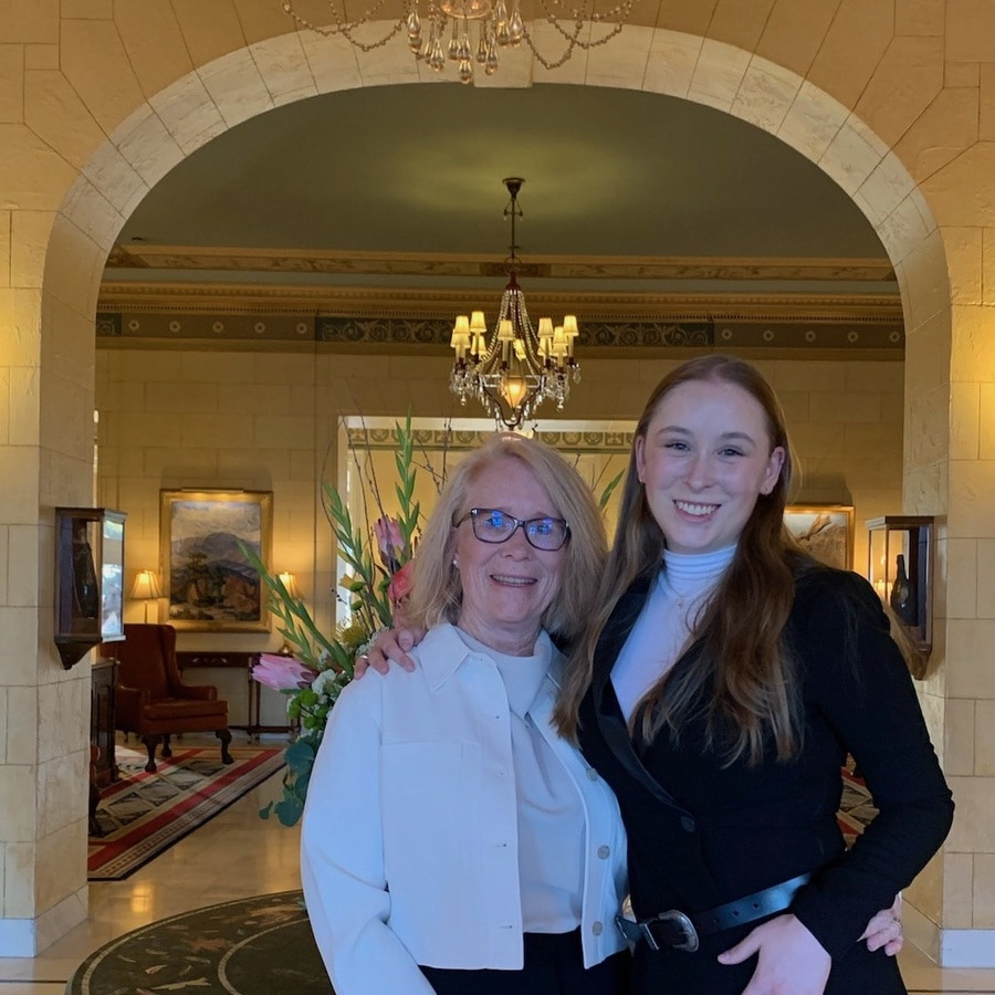 Cindy Elkins with her daughter Chase in a banquet hall